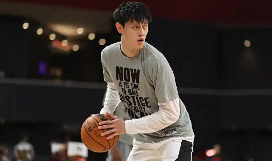 篮网仅剩一个双向合同！曾凡博留队难度增加，回CBA也不是不行！